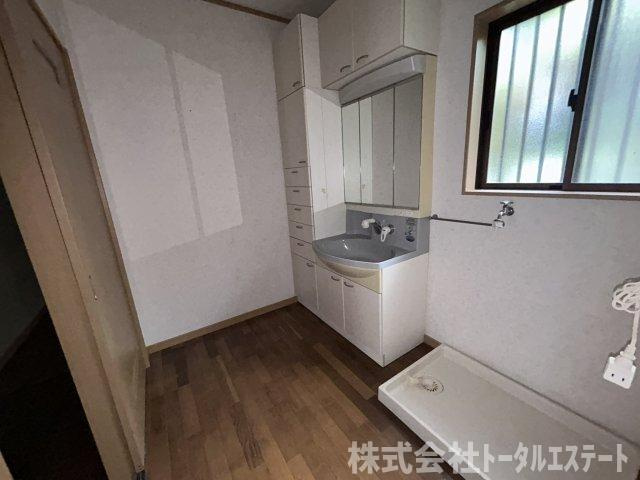 下関市豊浦町川棚　中古一戸建ての独立洗面台