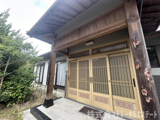 下関市豊浦町川棚　中古一戸建ての玄関