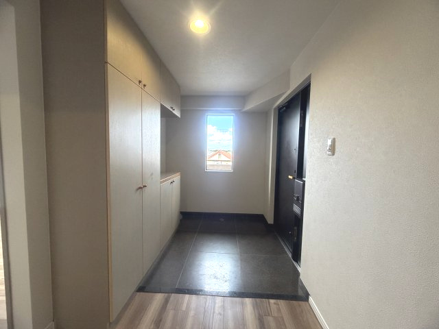 ネオハイツ神陵台の玄関