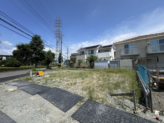 新築　高崎中居町4丁目　1号棟の駐車場|現地写真　駐車スペースは建物西側に2台分可能です！
