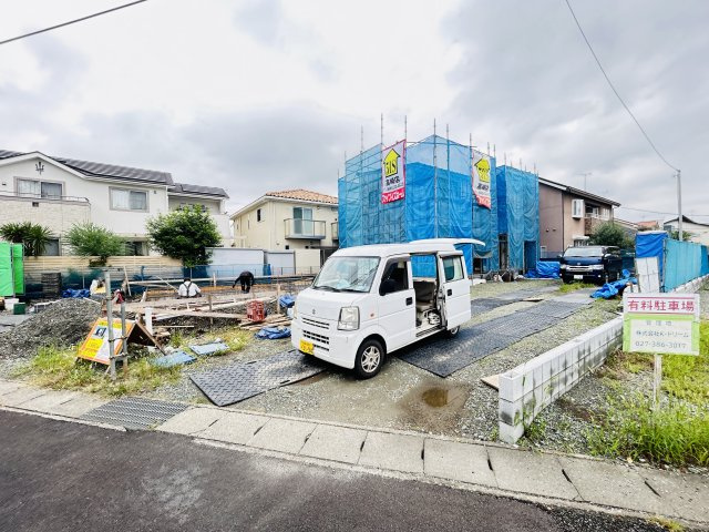 新築　高崎中居町4丁目　1号棟の駐車場|現地写真　駐車スペースは建物西側に2台分可能です！