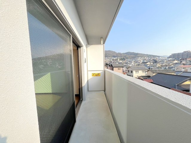 安芸郡府中町八幡２丁目の賃貸マンションのバルコニー
