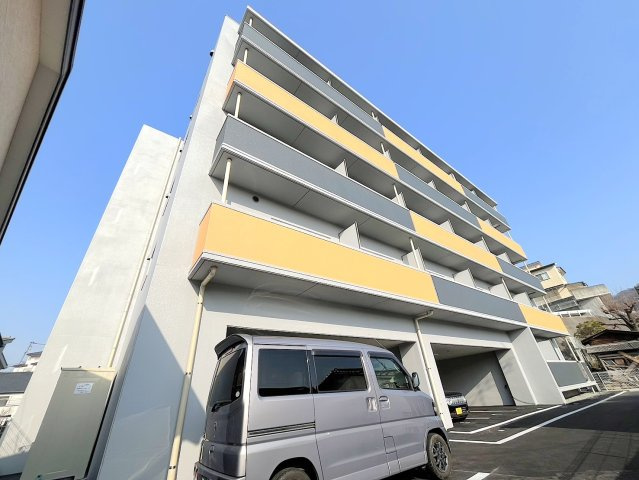 安芸郡府中町八幡２丁目の賃貸マンションの外観