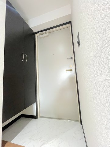 安芸郡府中町八幡２丁目の賃貸マンションの玄関