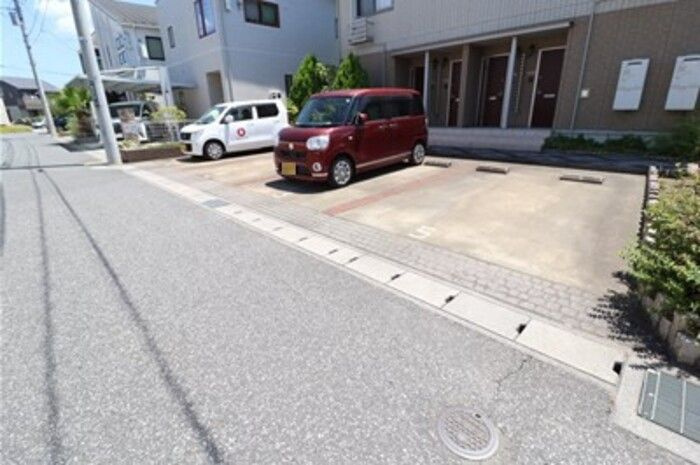 パストラルの駐車場