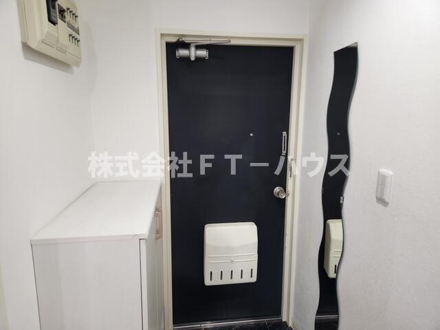 ダイキビルの玄関