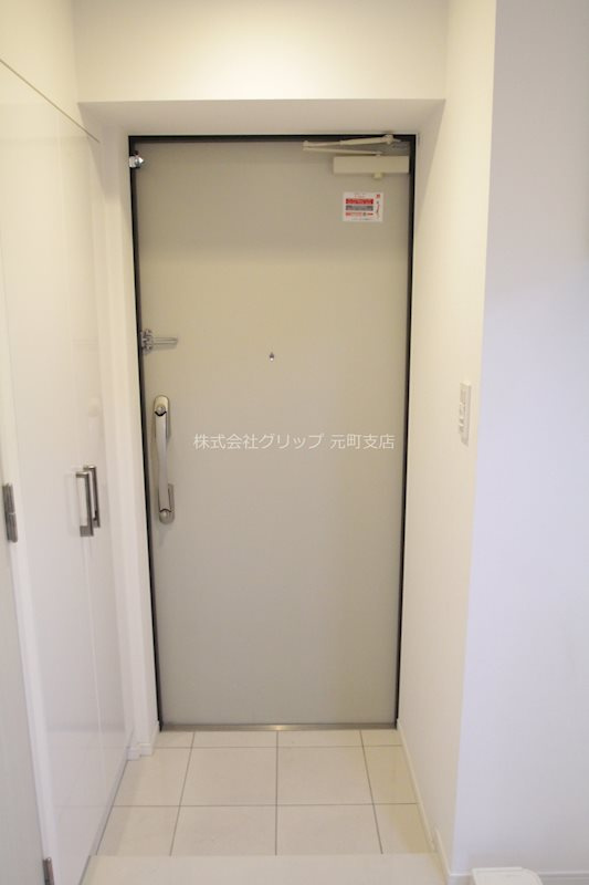パークアクシス横浜反町公園の玄関
