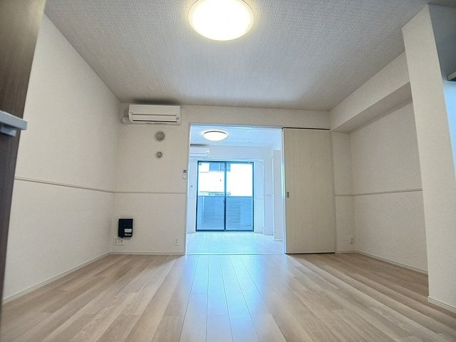 ヒカルサ尼崎神崎町の居間・リビング