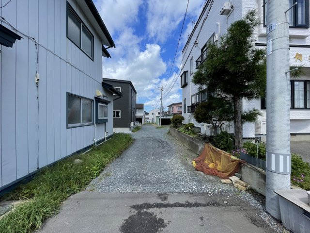 八戸市大字大久保字町道の前面道路含む現地写真