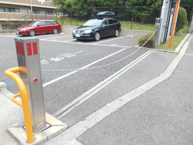 エターナル緑丘の駐車場