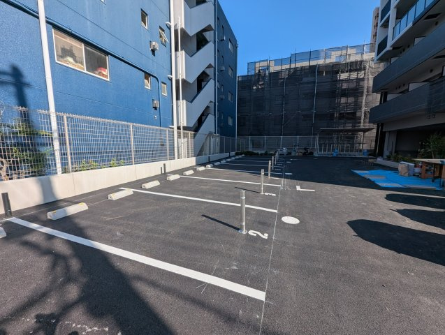 エスリード大阪セレスティアの駐車場