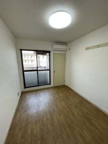 バードヒル古川橋の居間・リビング|(参考)同マンション他部屋の写真