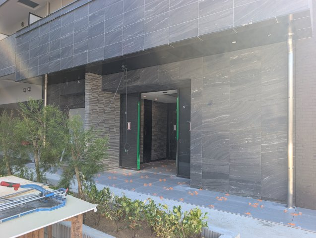 エスリード大阪セレスティアのエントランス