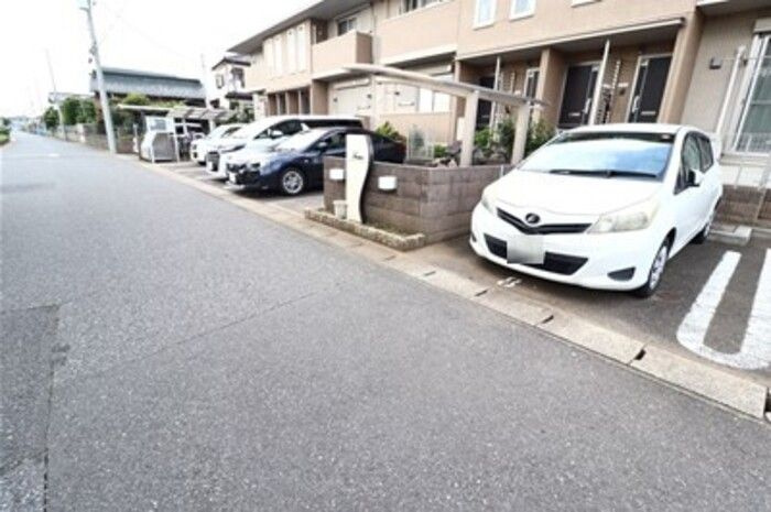 フェリエの駐車場