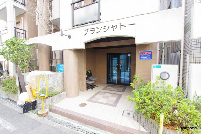 グランシャトー　仲介手数料無料のエントランス