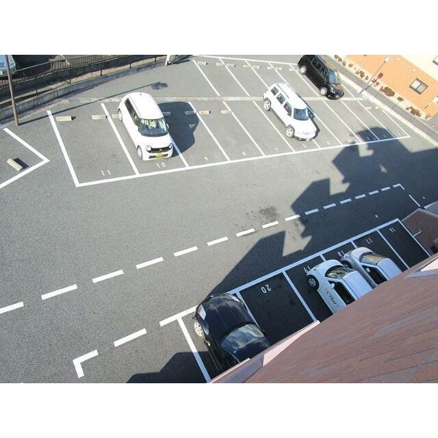 シャリル(シャリル)の駐車場