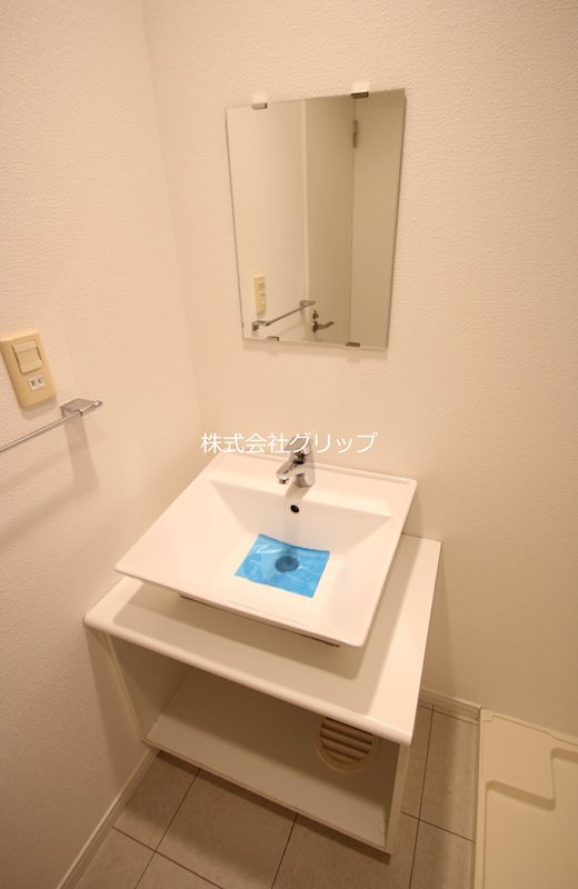 ヴィータローザ横浜吉野町の独立洗面台