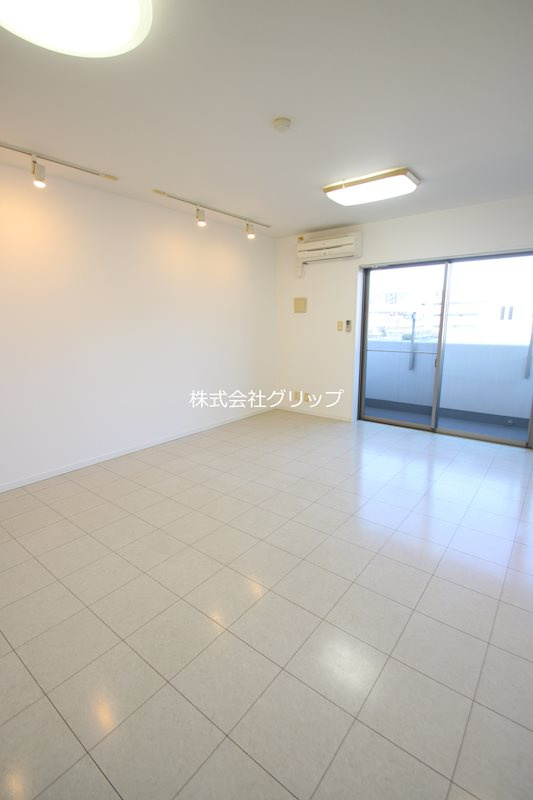 ヴィータローザ横浜吉野町の洋室
