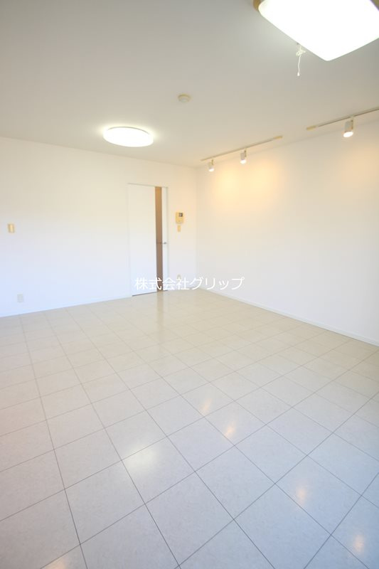 ヴィータローザ横浜吉野町の洋室
