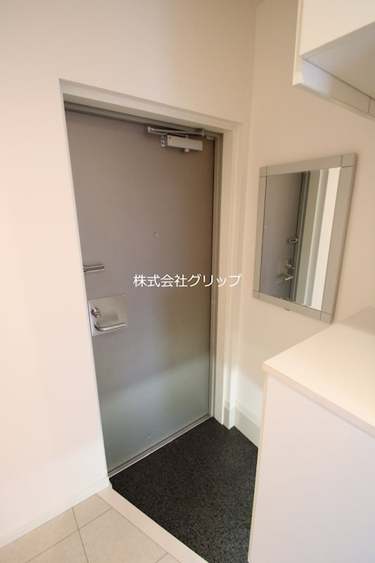 ヴィータローザ横浜吉野町の玄関