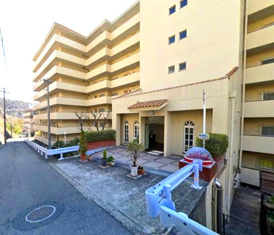 プラザ翠光のエントランス|1階のお部屋なので、エントランスや駐輪場が近いです。
