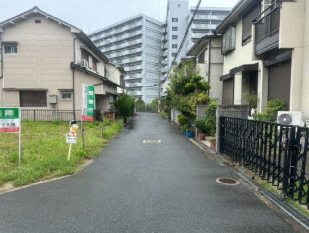 枚方市黄金野1丁目の前面道路含む現地写真