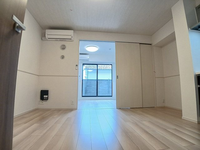 ヒカルサ尼崎神崎町の居間・リビング