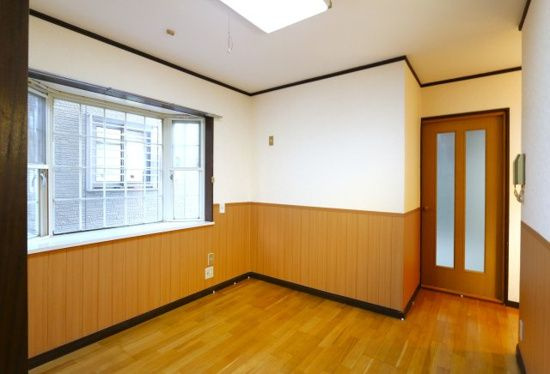 クイーンフィールドの居間・リビング|こちらの居間で趣味の時間をお楽しみください