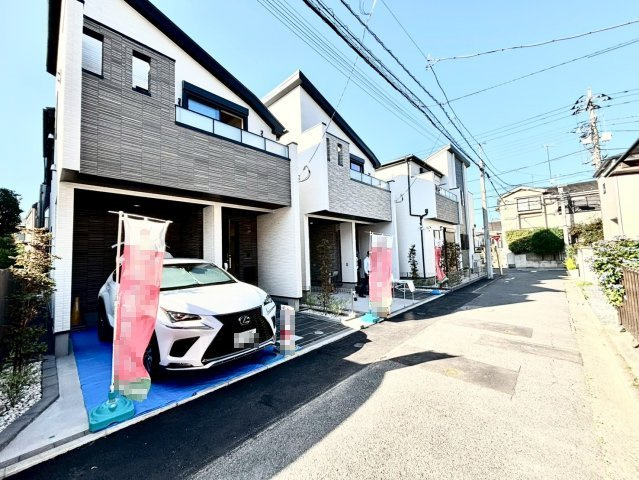 練馬区下石神井4丁目　新築戸建　残1棟の外観|第一種低層住居専用地域のため、高い建物がなく圧迫感がありません。