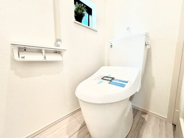 練馬区下石神井4丁目　新築戸建　残1棟のトイレ|ウォシュレット付きのトイレはいつも快適！