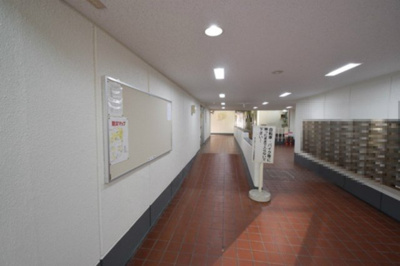 【ロビー】 | 南千里ローズヴィラ | 物件を比較検討したいお客様には、「物件比較見学プラン」をご用意しております。こちらの物件だけでなく、お客様の希望に沿った物件を、いくつかまとめてご案内させて頂きます。