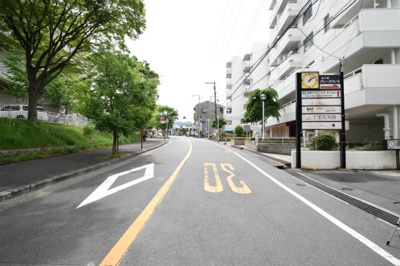 【周辺】 | 南千里ローズヴィラ | こちらの物件近くの教育施設や、スーパー・公園など、物件周辺の住環境を併せてご案内させて頂きます。ぜひ、現地での暮らしをイメージなさって下さい！