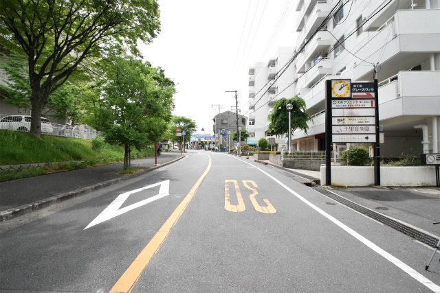 【周辺】 | 南千里ローズヴィラ | こちらの物件近くの教育施設や、スーパー・公園など、物件周辺の住環境を併せてご案内させて頂きます。ぜひ、現地での暮らしをイメージなさって下さい！
