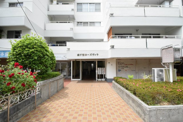 【エントランス】 | 南千里ローズヴィラ | 物件購入の段取りを知りたいお客様には、「ご検討からご契約までの一連の流れ」をお伝えさせて頂きます。初めて物件購入を検討された方は、ぜひご参考になさって下さい。