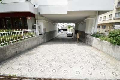 【駐車場】 | 南千里ローズヴィラ | 弊社のファイナンシャルプランナーより、将来に向けた資金計画・住宅ローンの無料相談が皆様に大変ご好評頂いております！物件ご購入の前に、まずはお気軽にご相談くださいませ。