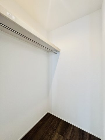 高崎市下中居の収納|衣類などもたっぷり収納可能なウォークインクローゼット♪
