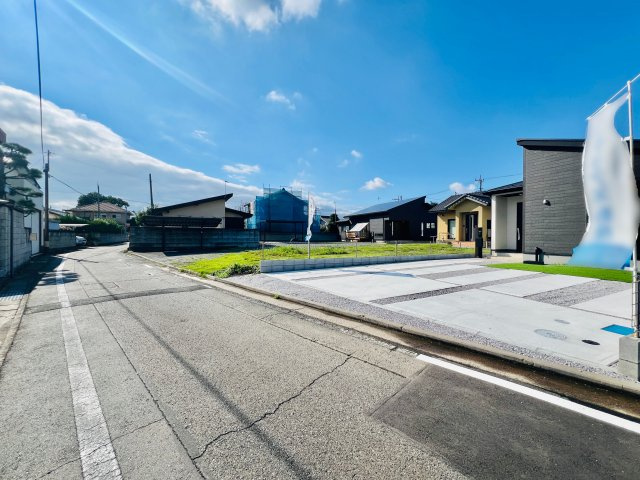 高崎市下中居の前面道路含む現地写真|駐車スペース3台可◎