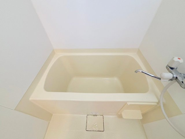 ミスターK上新庄の浴室