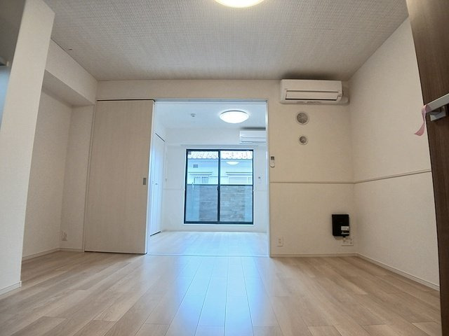ヒカルサ尼崎神崎町の居間・リビング