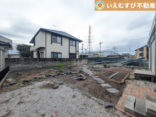 邑楽郡大泉町吉田　中古戸建の庭|ガーデニングが楽しめそう
季節の草花で彩りを！ガーデニングで緑あふれる景色を作るのも楽しみ♪