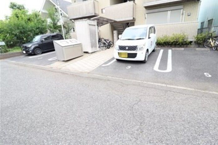 プリマベーラⅡの駐車場