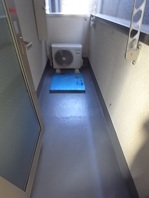 尼崎市塚口本町２丁目のアパートのバルコニー