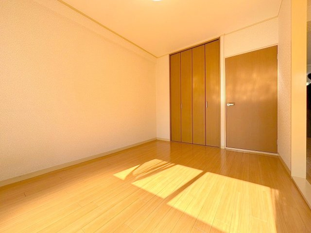 ミスターK上新庄の洋室