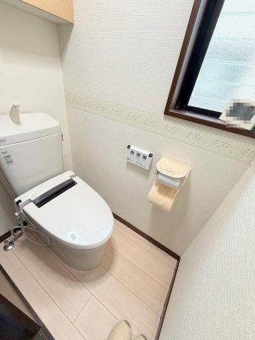 三郷市戸ケ崎3丁目　中古戸建のトイレ|2階のトイレです。