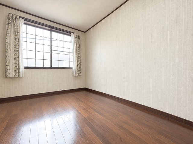 三郷市戸ケ崎3丁目　中古戸建の洋室|現況の物件写真にCGによる家具消し加工を行っています。実際とは多少異なる場合がございます。