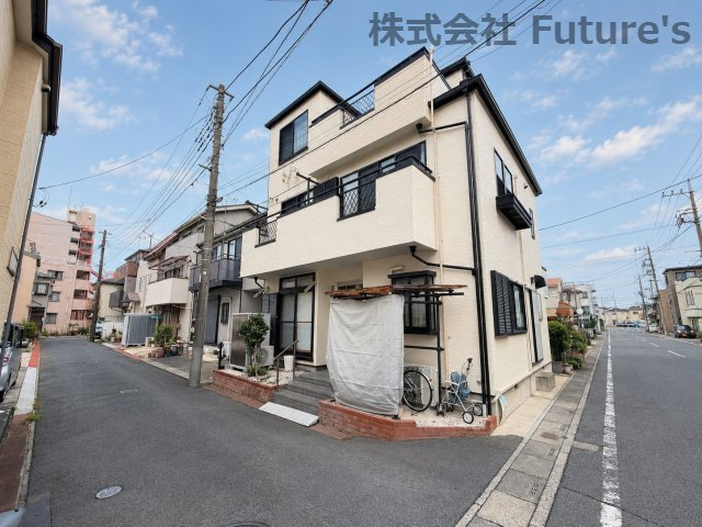 三郷市戸ケ崎3丁目　中古戸建の外観|親世帯・子世帯が快適に暮らせる、ゆとりある3階建ての二世帯住宅！