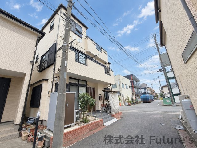 三郷市戸ケ崎3丁目　中古戸建の前面道路含む現地写真|前面道路含む現地写真です。