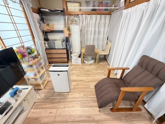 三郷市戸ケ崎3丁目　中古戸建の和室|2階リビング横の和室です。現在はマットを敷いてます。