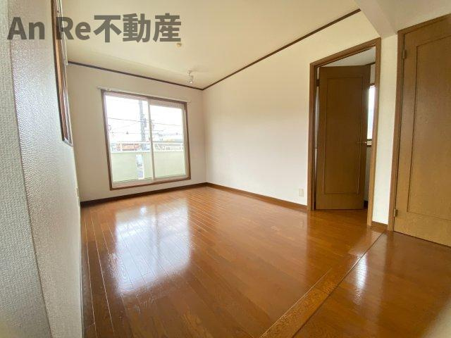 川口市戸塚６丁目の一戸建ての居間・リビング