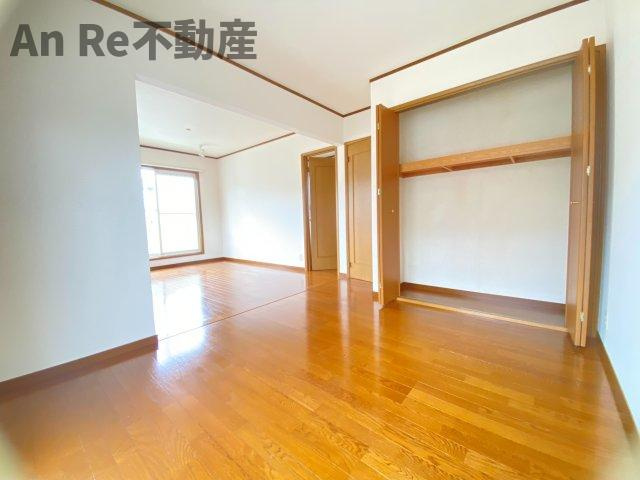 川口市戸塚６丁目の一戸建ての居間・リビング